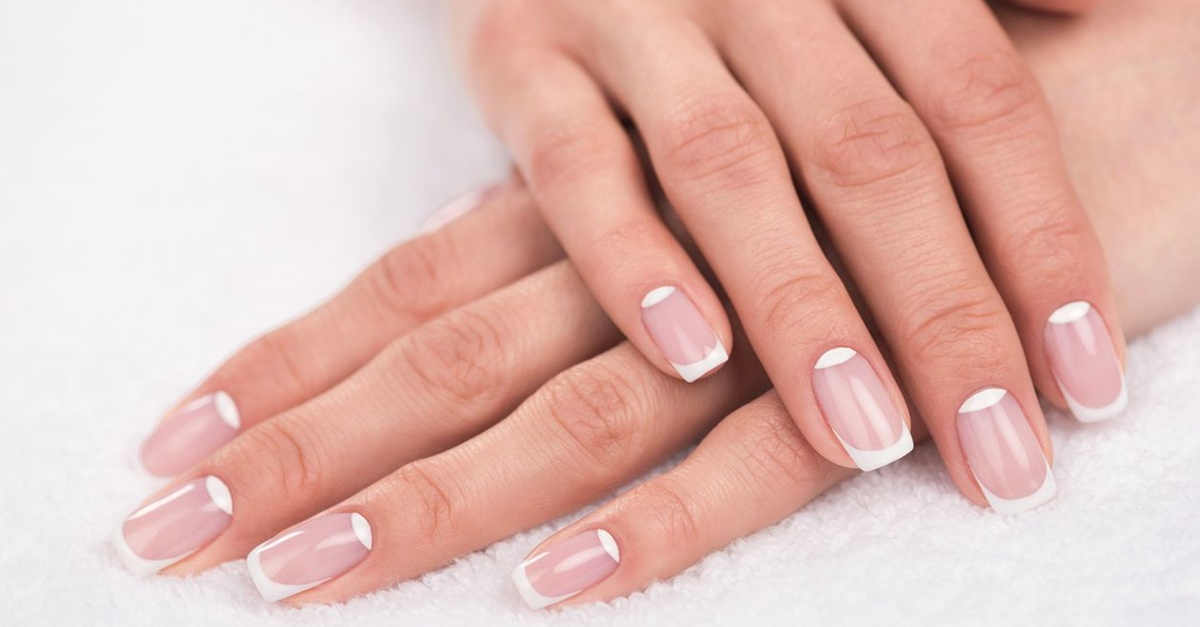 Manicura con esmaltado tradicional en Bilbao