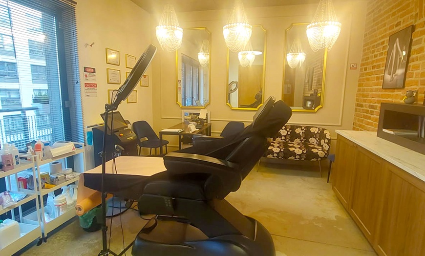 Image 4: Pełniejsze usta i wygładzona twarz – zabiegi kwasem hialuronowym