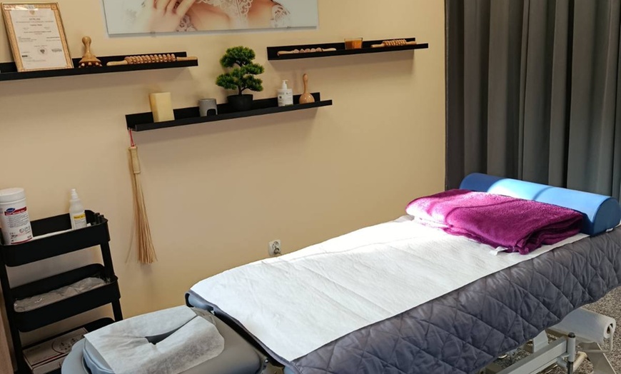 Image 2: Masaż stóp, relaksacyjny, klasyczny lub gorącymi kamieniami 