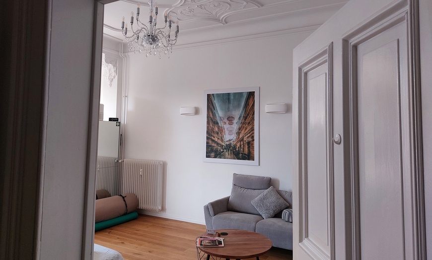 Image 2: 45 oder 90 Min. Lomi Lomi Nui Ganzkörpermassage für 1 Person