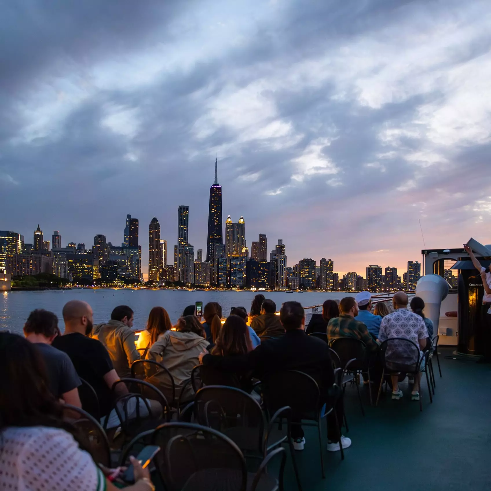 Iconic 90-Minute Chicago River & Lake Sightseeing Night Tour