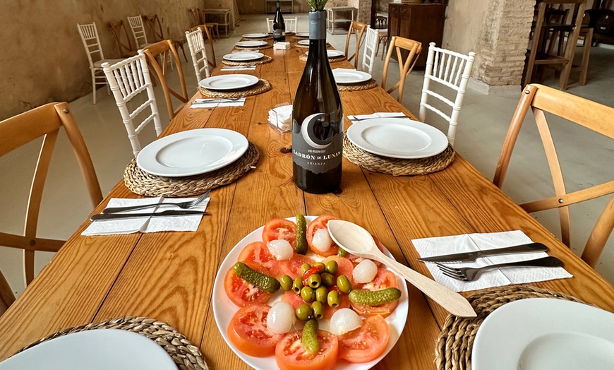 Image 13: Visita a una bodega, cata de vinos, vermut de bienvenida y aperitivo