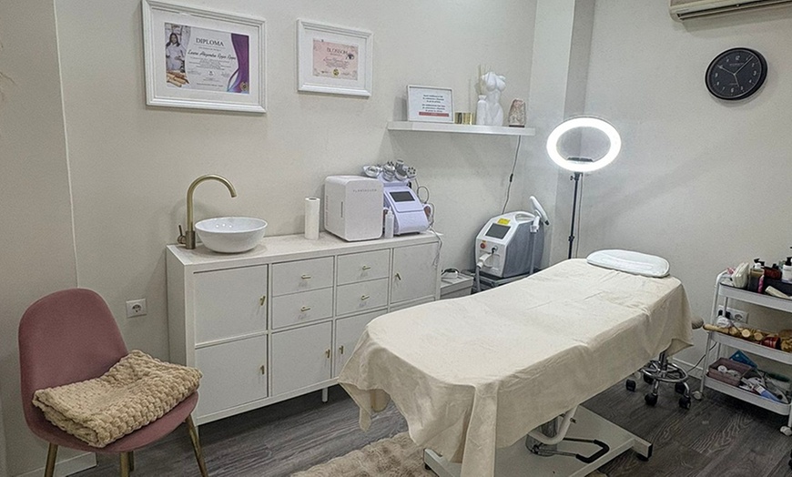 Image 4: Sesión de manicura y/o pedicura con esmaltado semipermanente