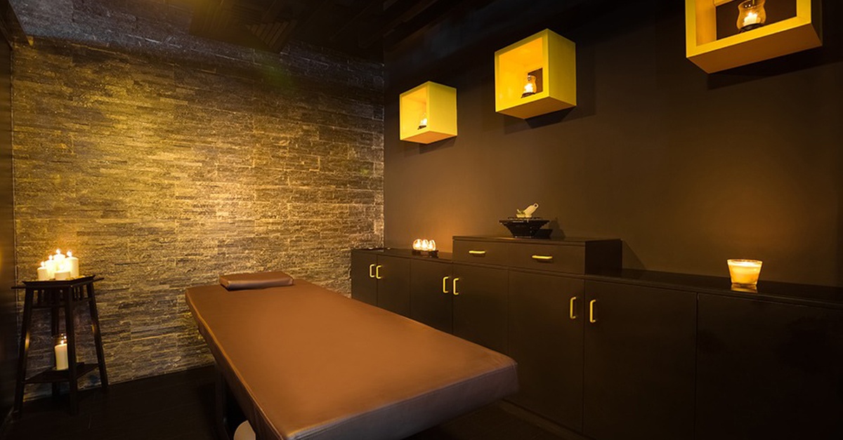 Top-To-Bottom Treat: Mani-Pedi Combos With Hair Wash & Blow-Dry Top-To-Bottom Treat: Mani-Pedi Combos With Hair Wash & Blow-Dry
