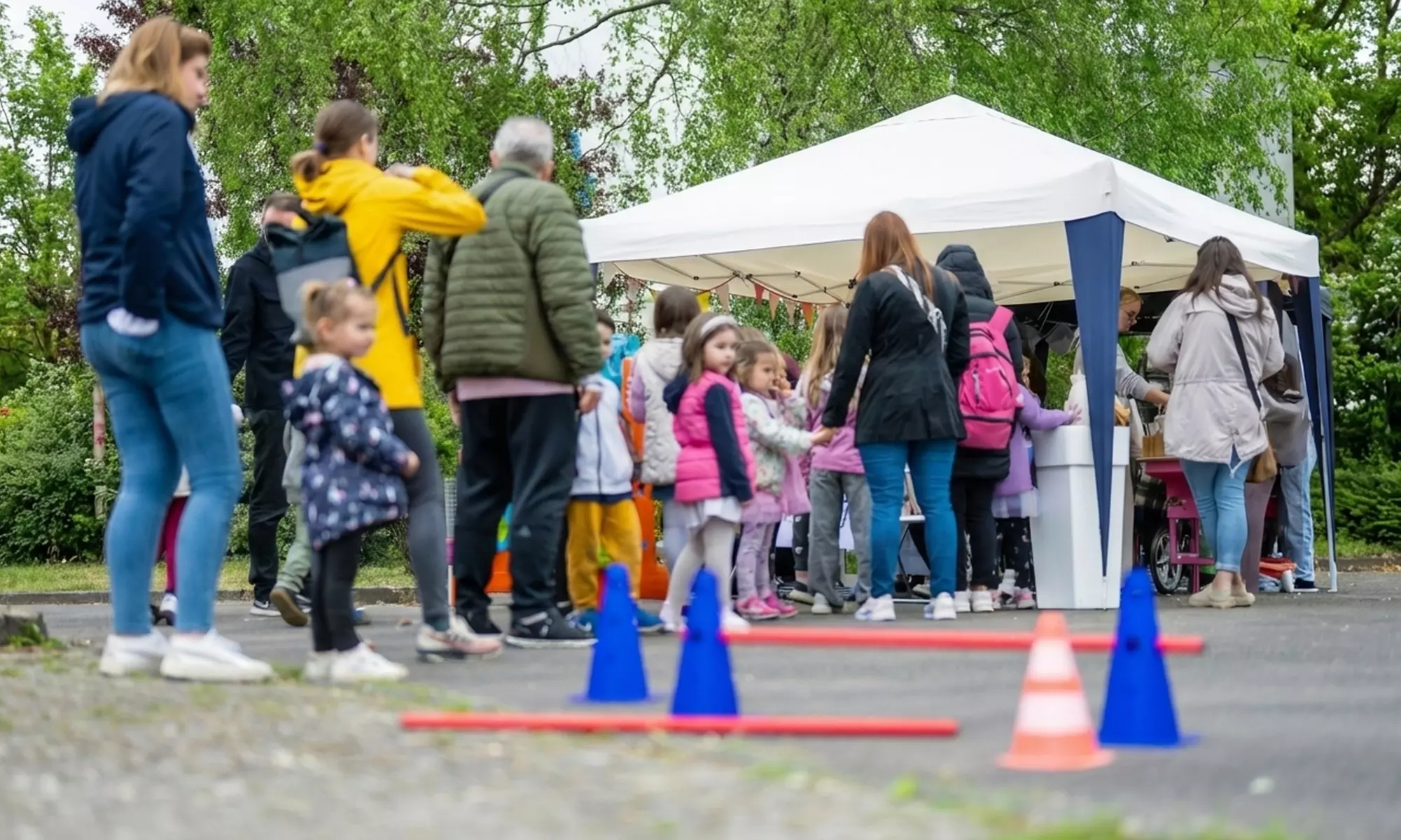 Live-Trabrennen am 03.04. – Flanier- oder Sitzplatz & opt. Osterbrunch