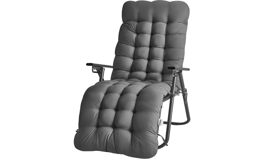 Image 3: Extra Padded Full Length Gravity Chair Cushion