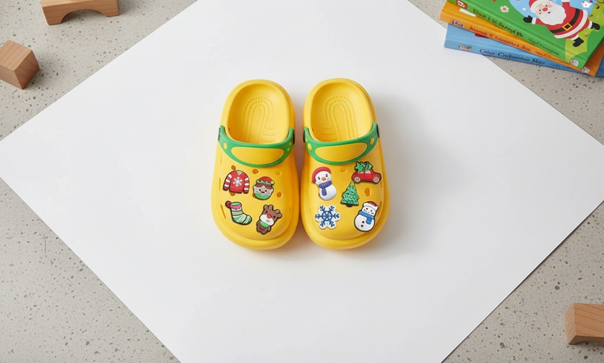 Image 1: Pack di 30 charm natalizi per decorazione delle scarpe
