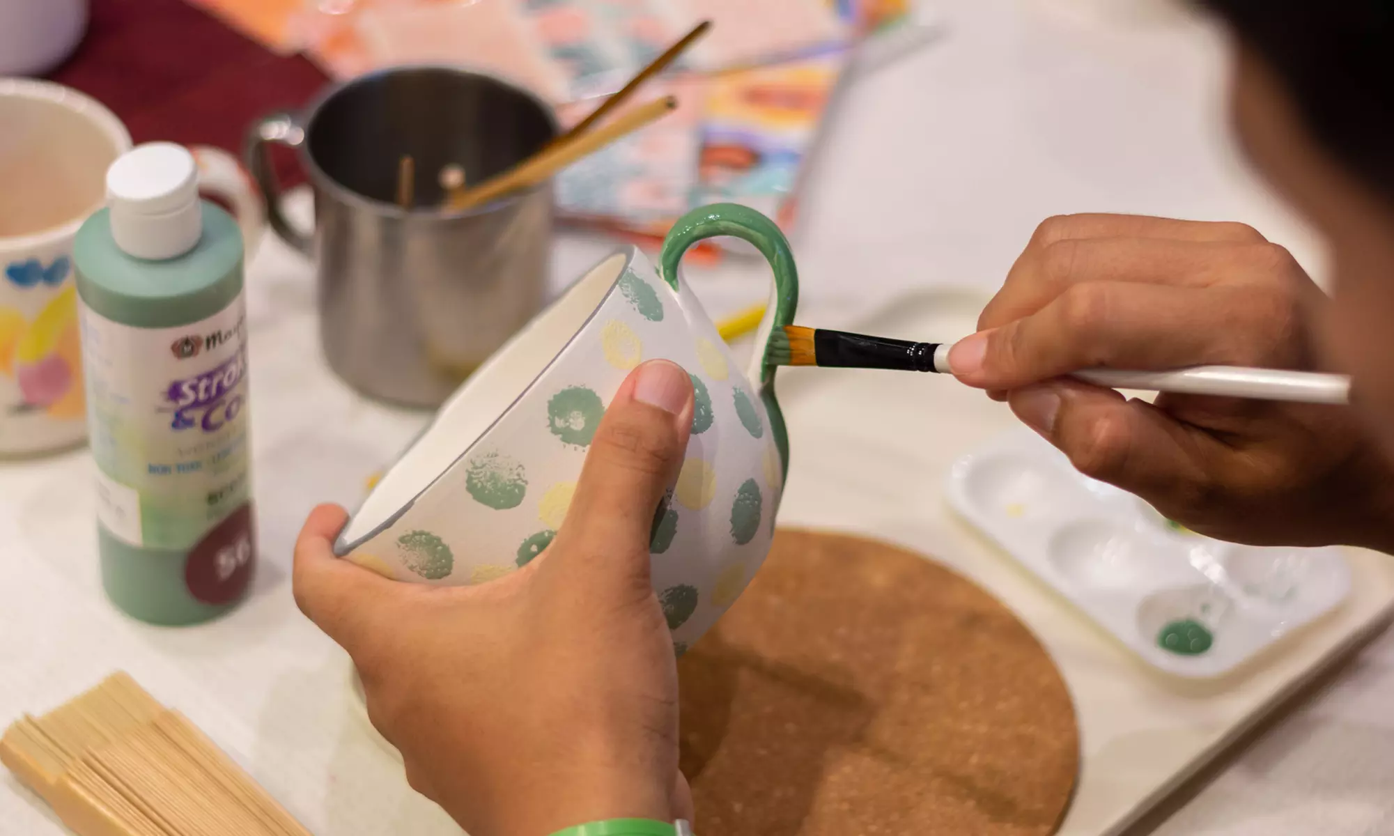 Taller de pintura en cerámica con bebida