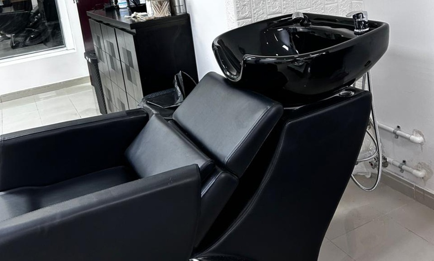 Image 6: Pamper Yourself: Choice of 2, 4, or 8 Beauty Services for Total Glow