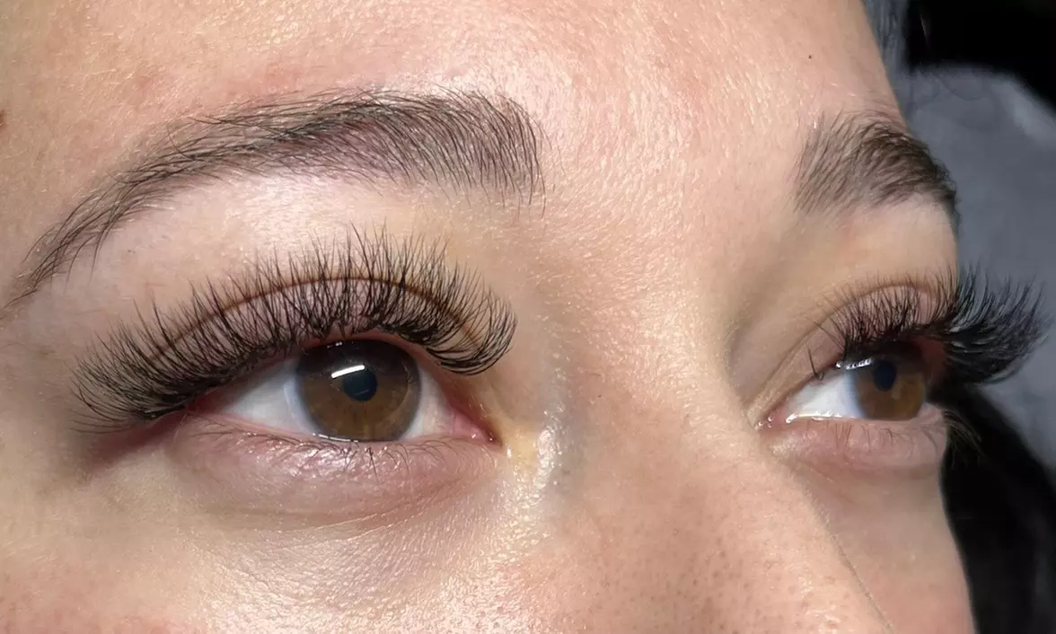 Hybrid Eyelash Extensions or Eyelash Extensions with 3D or 6D Volumes