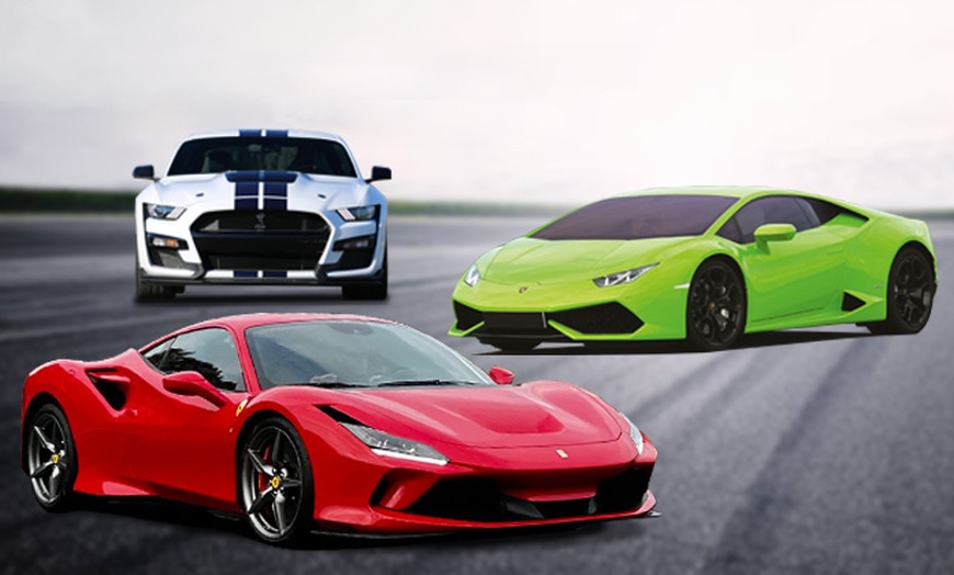 Image 1: 2 tours en voiture de sport grosse cylindrée avec Cadeau Pilotage