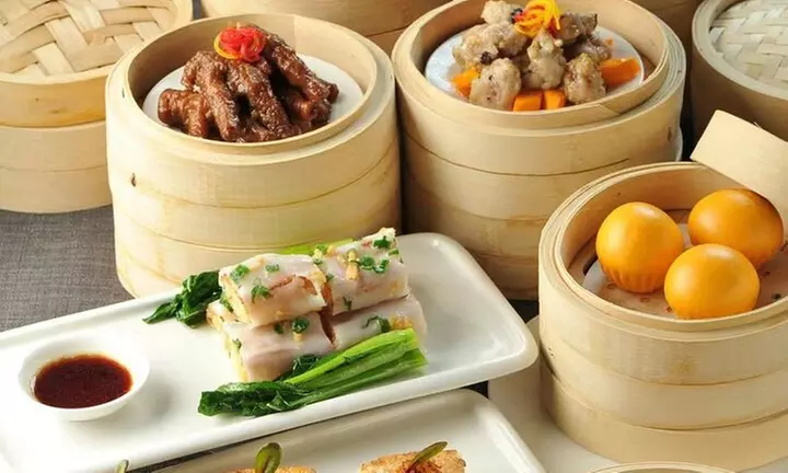Explore Day or Night Flavors of Flushing Food Tour for Up to 4 People 