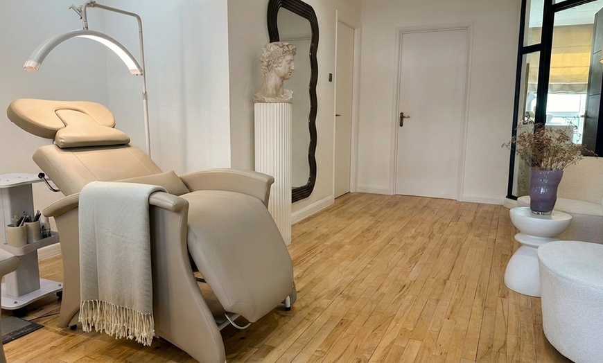 Image 3: Get Fuller Lashes with Classic, Hybrid, or Volume Eyelash Extensions