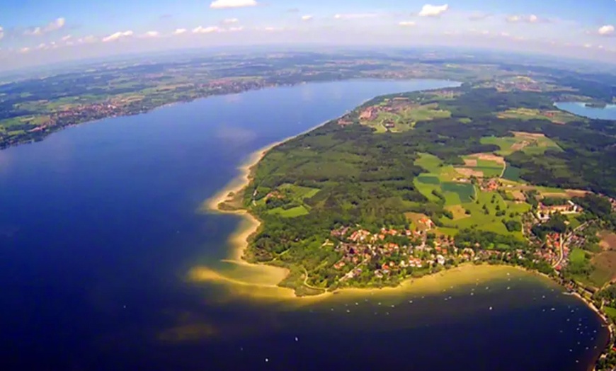 Image 3: 20 Min. Hubschrauber-Rundflug über das 5-Seen-Land für 1-2 Personen