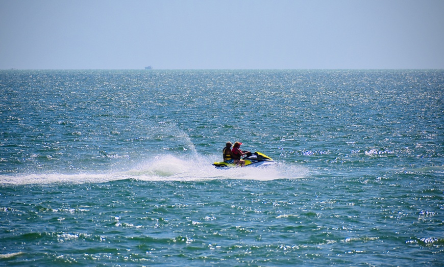 Image 3: Hasta 17% de dto. en Alquiler de motos acuáticas en Limit Boat Rental