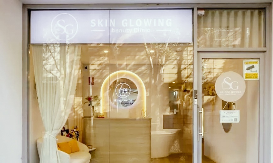 Image 8: 90 Minute Deep Hydrating or 60-Minute Aqua Pure Deep Cleansing Facial 