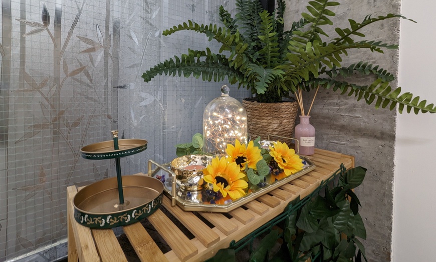 Image 3: Choice of 30, 60 or 90 Minute Couples Massage