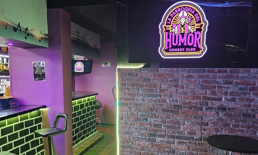 Image 1: Sesión de karaoke con opción a cervezas, copas o chupitos para 2 o 4