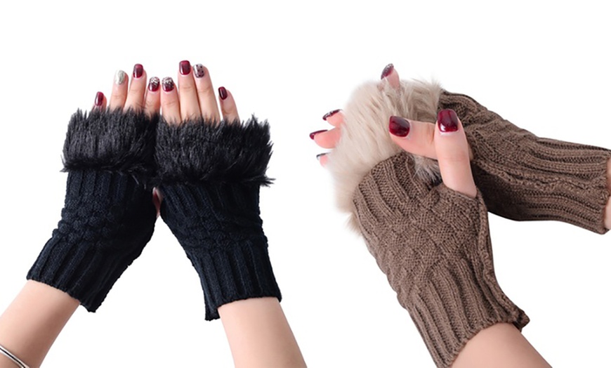 Image 7: Women's Furry Fingerless Gloves