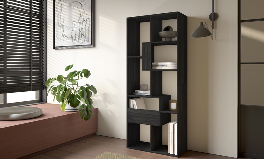 Image 17: Bibliothèque au design ludique