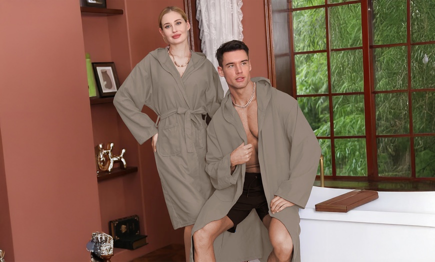 Image 11: Peignoir à capuche unisexe en microfibre douce