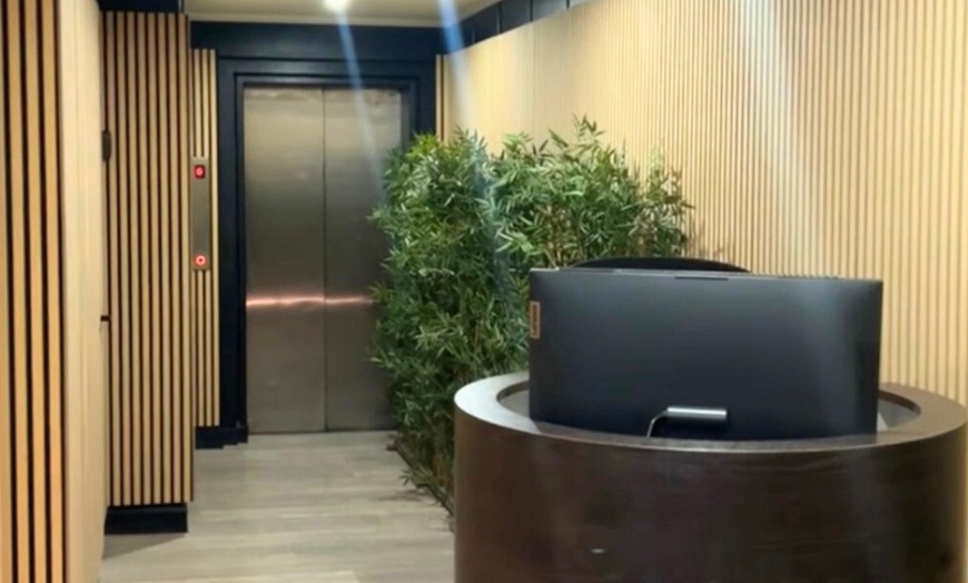 Image 8: Radiant Skin Awaits: Signature & Platinum Hydrafacial Packages