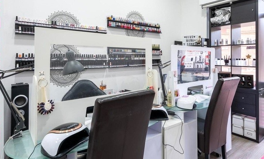 Image 4: Sesión de manicura, pedicura o ambas con esmaltado a elegir para 1