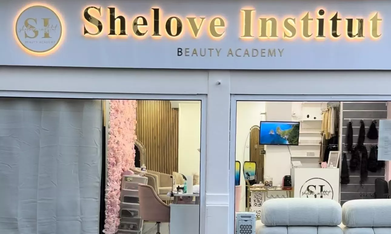 Des ongles soignés et élégants avec des techniques adaptées