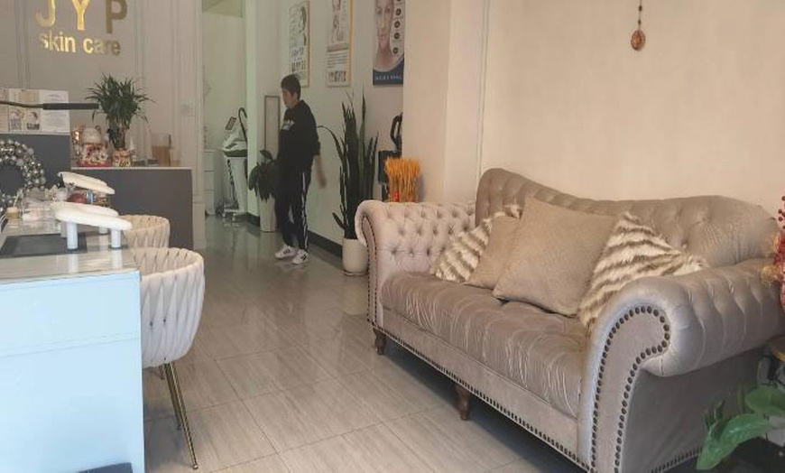 Image 3: 60-Min Body Massage Spa, Essential Oil w/ Free 15-Min Guasha & More