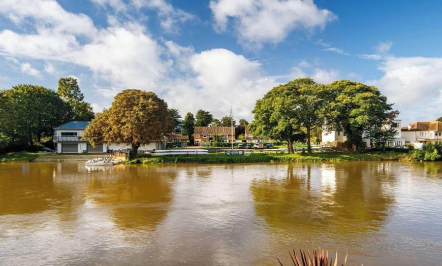 Image 2: Surrey: Classic Double Room/Double River View Room for Two