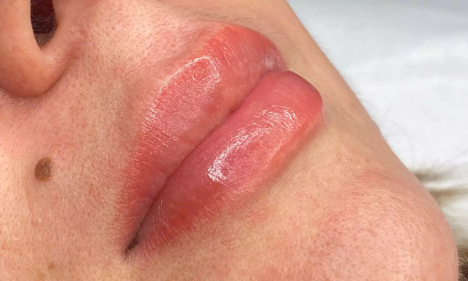 Perfekt definierte Brauen & Lippen durch Permanent Make-up