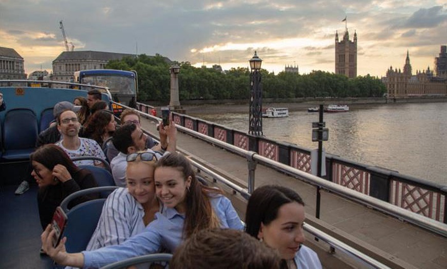 Image 3: Celebrate Christmas Day in London with a Scenic Hop-on Hop-off Tour