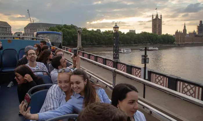 Christmas Day Hop-on Hop-off London Experience: Sightseeing, Optional Lunch & Family-Friendly Packages - Second Medium