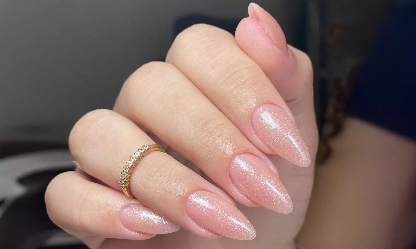 Manicura a elegir entre semipermanente, soft gel o uñas acrílicas