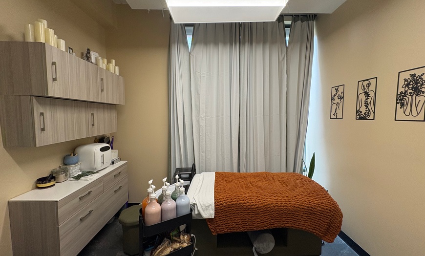 Image 4: Customized Scalp Spa Sessions: 50, 70, or 110 Minutes