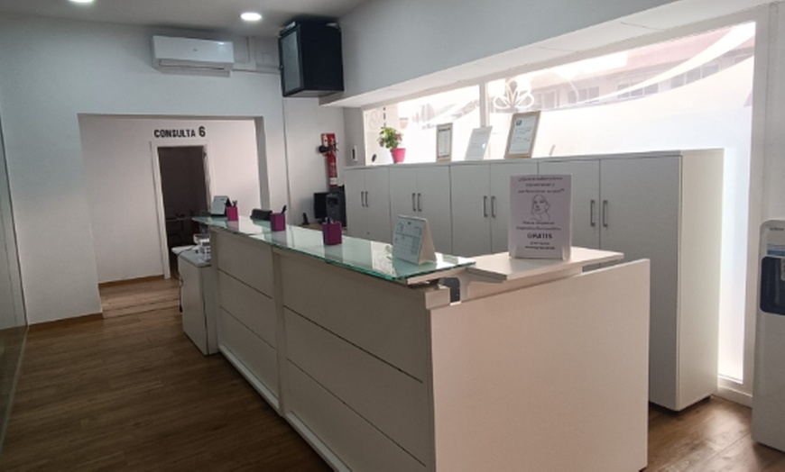 Image 2: Facial regenerador con limpieza y peeling químico para 1 