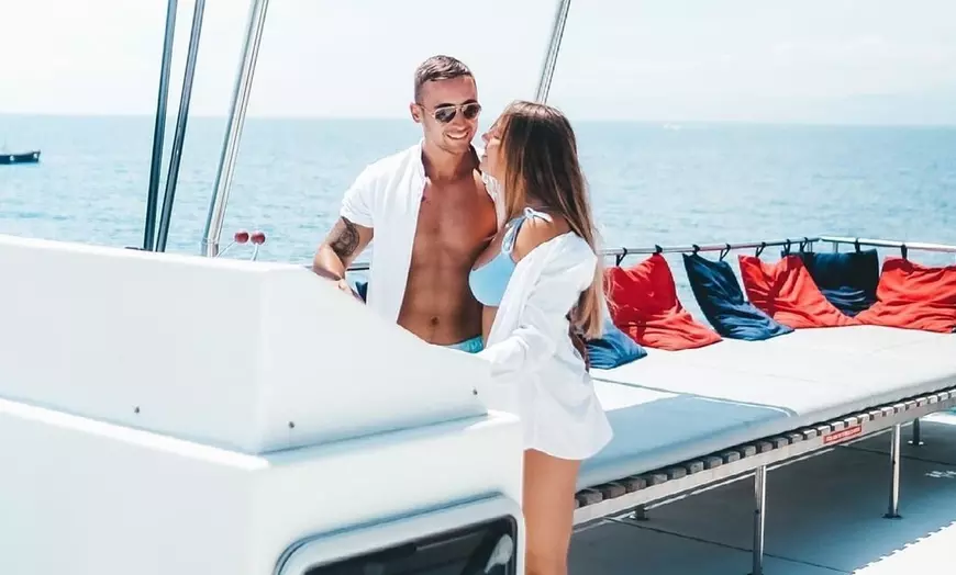 Image 7: Paseo en catamarán con baño en alta mar y bebida para niño o adulto