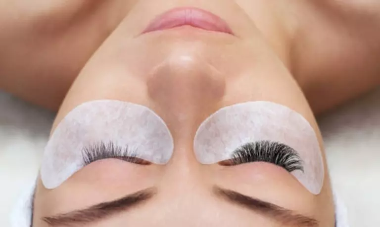 Lifting y tinte de pestañas con opción a diseño y depilación de cejas