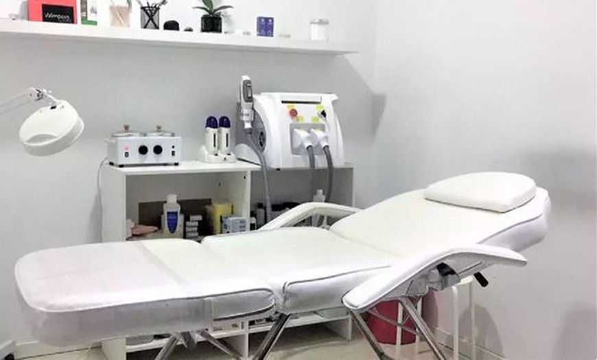 Image 2: Tratamiento reafirmante facial en AC medicina estética y capilar