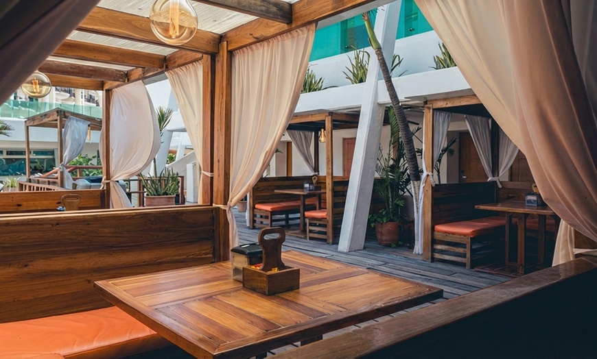 Image 6: ✈ All-Incl. Paradise: 4 Nights at Flamingo Beach Resort Cancún