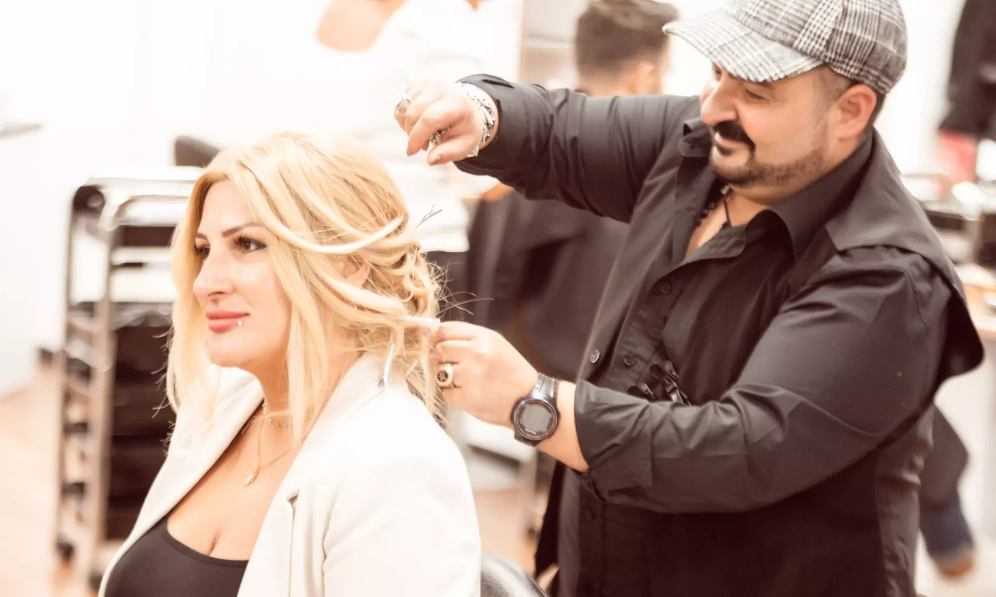 Damen-Haarschnitt & Föhnen für alle Haarlängen, optional mit Strähnen