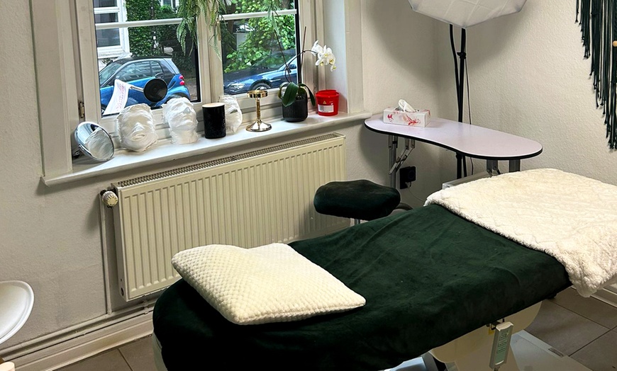 Image 4: Gesichts-Massage inkl. Maske oder Microneedling für 1 Person