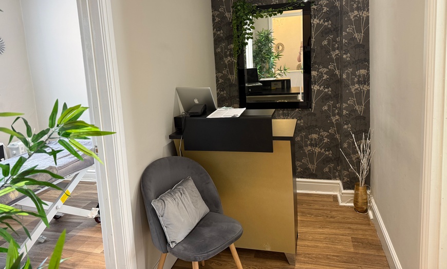 Image 6: Indulge in a 60min Pamper Package of your Choice