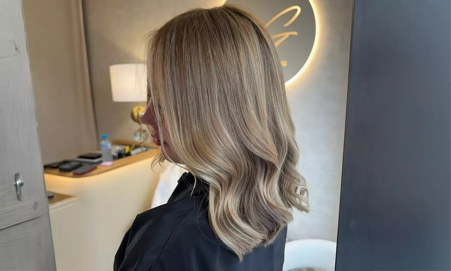 Peluquería con lavado, mascarilla, corte, brushing y opción a tinte