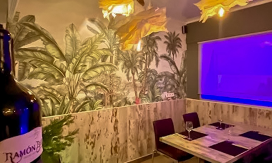 Image 6: Menú completo clásico o prémium para 2 o 4 con opción a vino