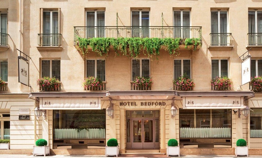 Image 9: Dégustez une cuisine raffinée au restaurant Le Victoria