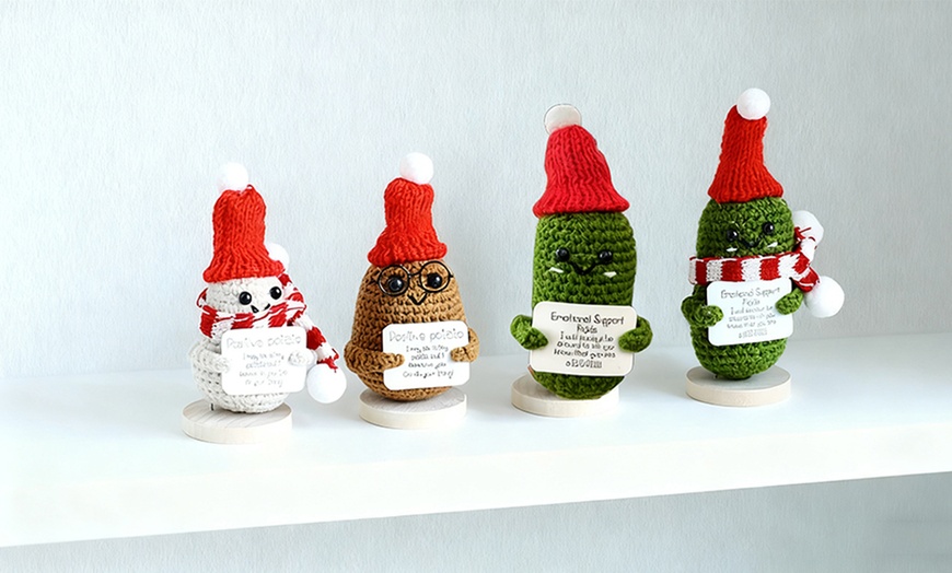 Image 1: Ornamento tascabile di supporto a forma di bambola lavorata a maglia