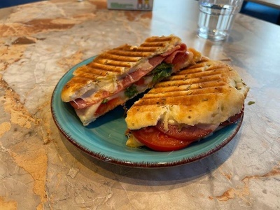 Für 2 Personen: Focaccia Sandwich + Getränk nach Wahl - The Coffee Club 29