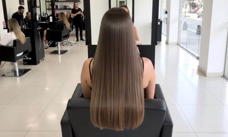 Image 1: Cheveux disciplinés et brillants avec soin capillaire professionnel