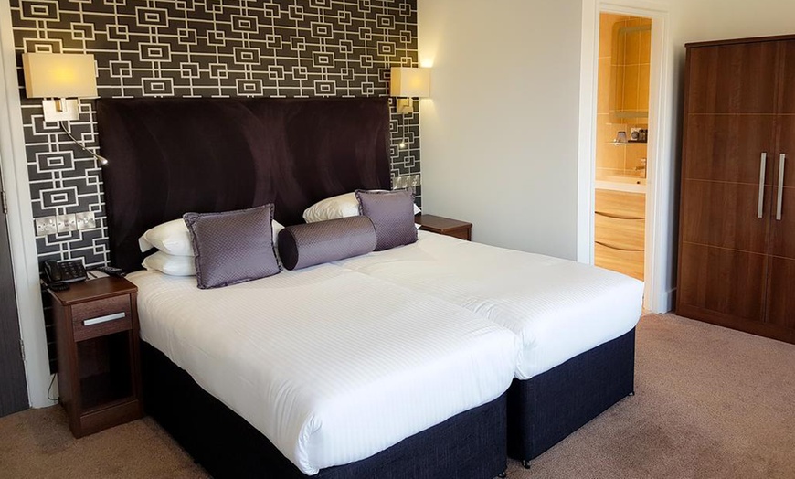 Image 4: Bournemouth: Standard Double Room with Breakfast and Dinner